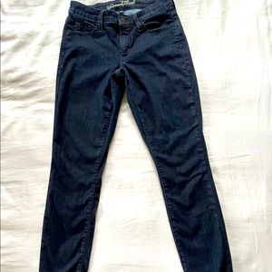 Dark wash stretch skinny jeans!